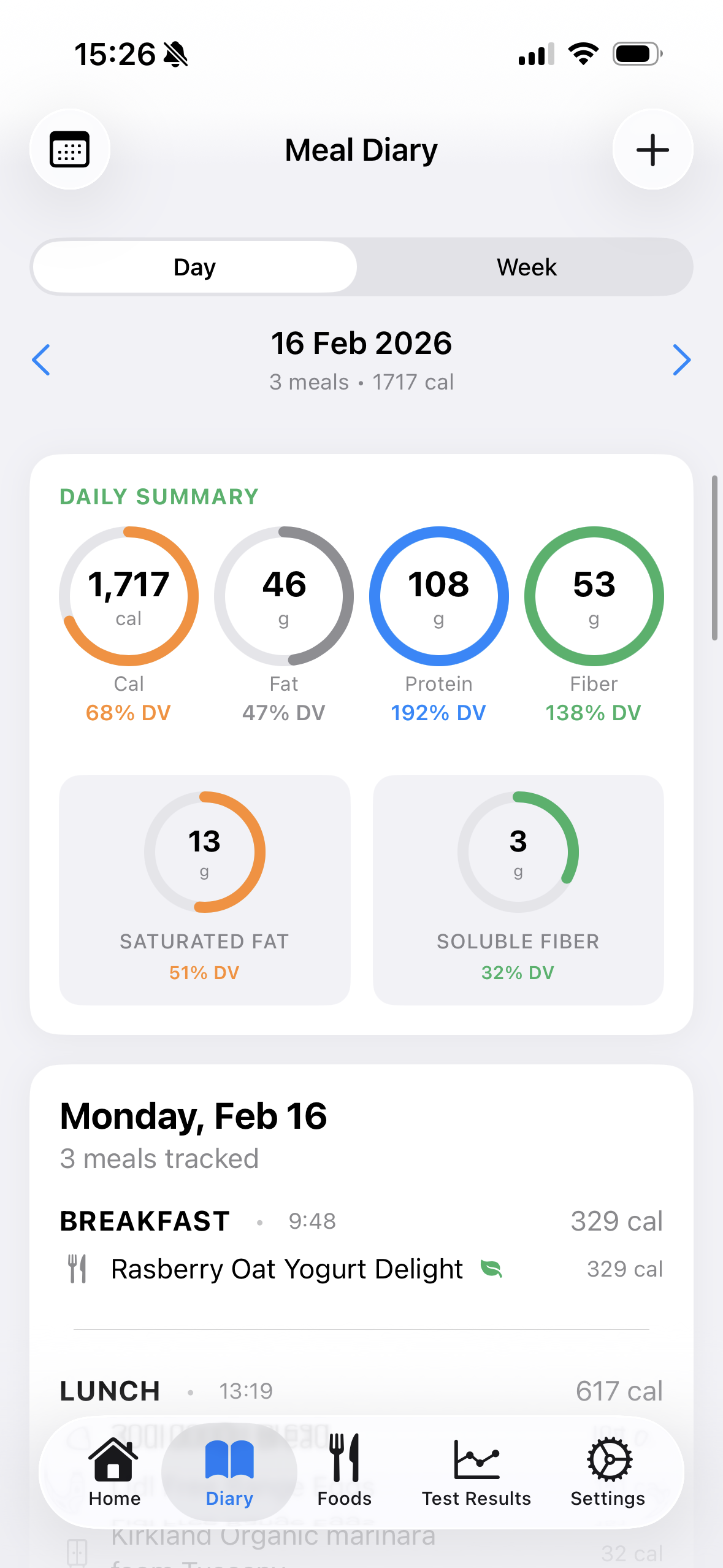 Cholesterol Heart Tracker meal diary showing daily food intake logging with nutrient breakdown